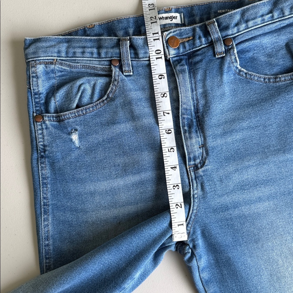 Wrangler Heritage Fit Jeans Medium Wash Women’s Size 30 - Picture 13 of 16